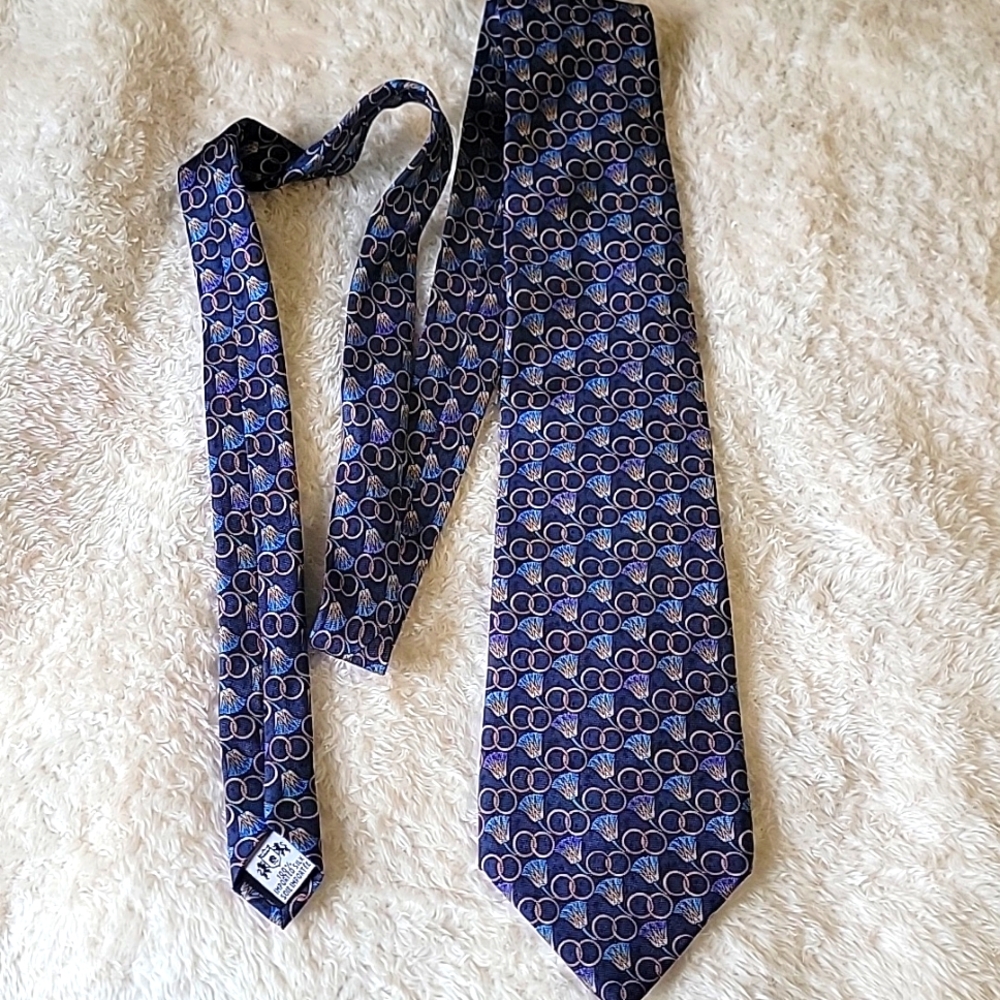 The Metropolitan museum of art silk tie rings and flowers‎ blue